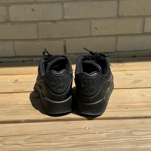 Youth Nike Air Max 90’s - all black - Picture 4 of 10